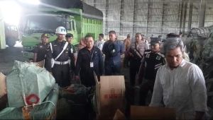 Polisi Temukan Ribuan Kardus Kosmetik Ilegal di Bekas Gudang Semen di Minas