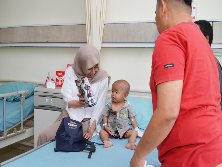 Yusi Firdaus Kunjungi Balita Penderita Stunting di RSUD Bangkinang
