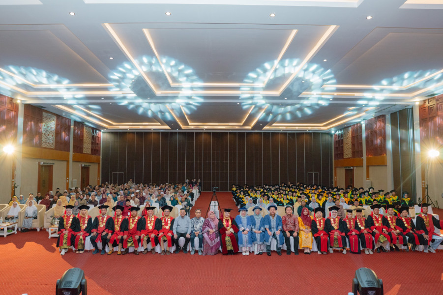115 Wisudawan Universitas Abdurrab Dikukuhkan