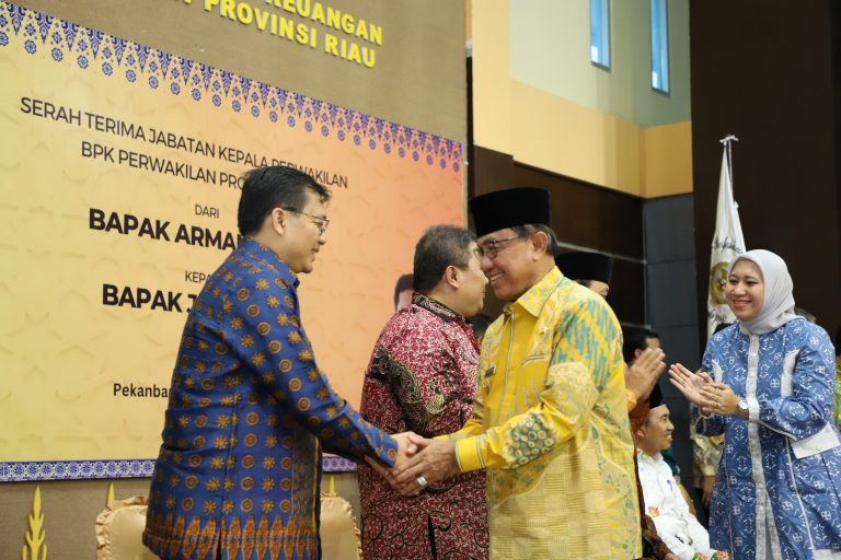 Bupati Inhil HM Wardan Hadiri Sertijab Kepala BPK Riau