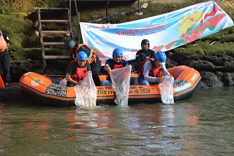 Dukung Pemulihan Ekosistem Sungai Ciliwung, PGN Berhasil Angkut 7.956 Kg Sampah