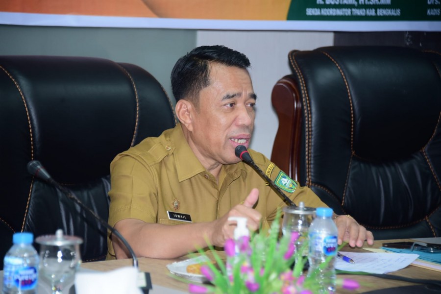 Pemkab Bengkalis Salurkan ADD, Pemdes Diminta Prioritaskan Bayar Penghasilan Aparatur dan Insentif RT/RW