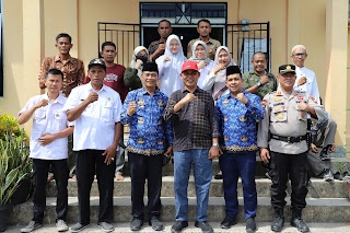 Pj Bupati Inhil Sambangi Kantor Desa Mumpa dan Ziarah Religi
