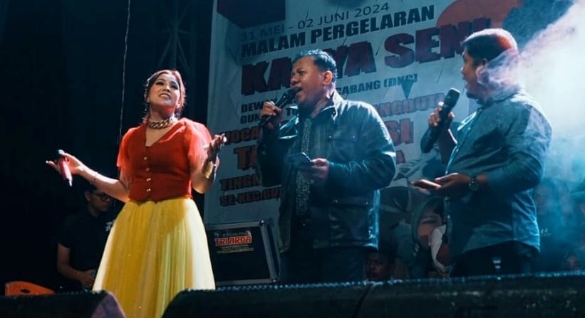 Ratu Sikumbang Meriahkan Festival Pacu Jalur Gunung Toar