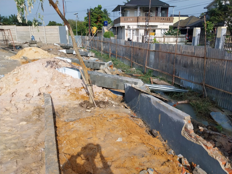 Pagar Gedung Riau Creatif Hub Rubuh
