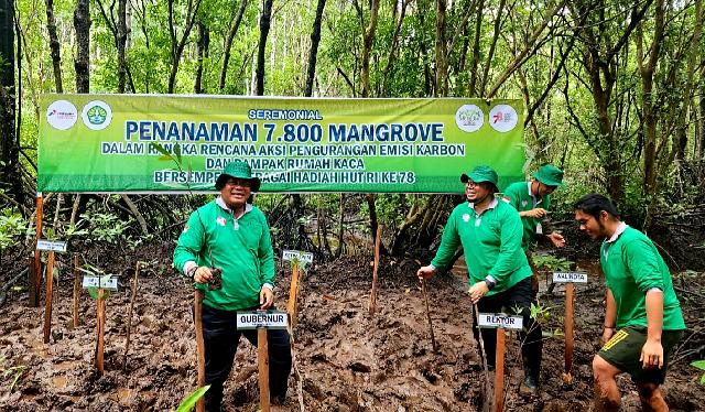 Wujudkan Net Zero Emission, DLHK Riau dan KPI Tanam Ribuan Pohon di Unri Dumai