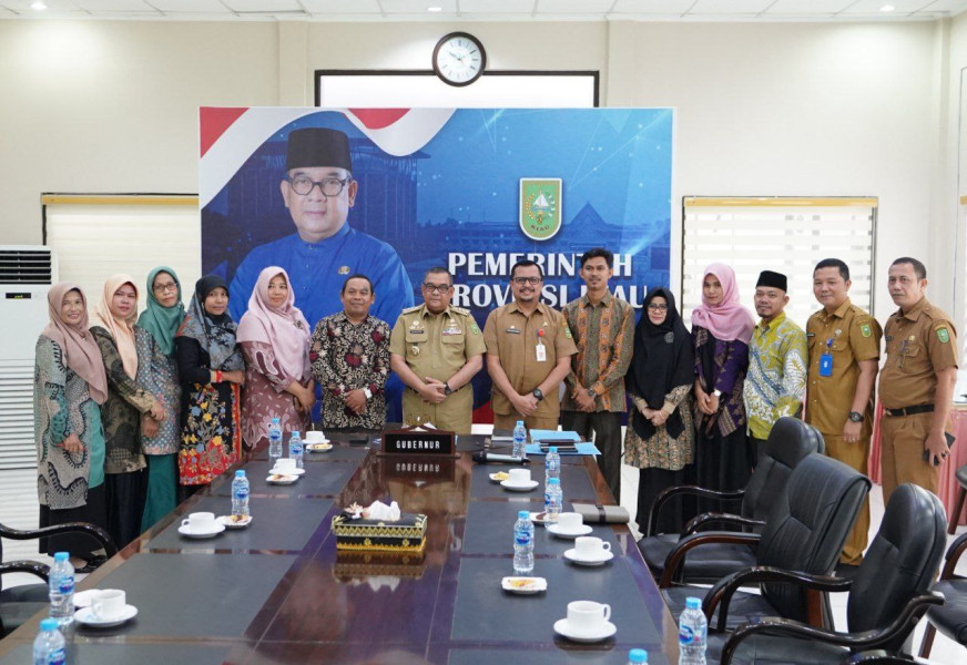 Gubri Terima Audiensi Himpunan Guru Relokasi Riau