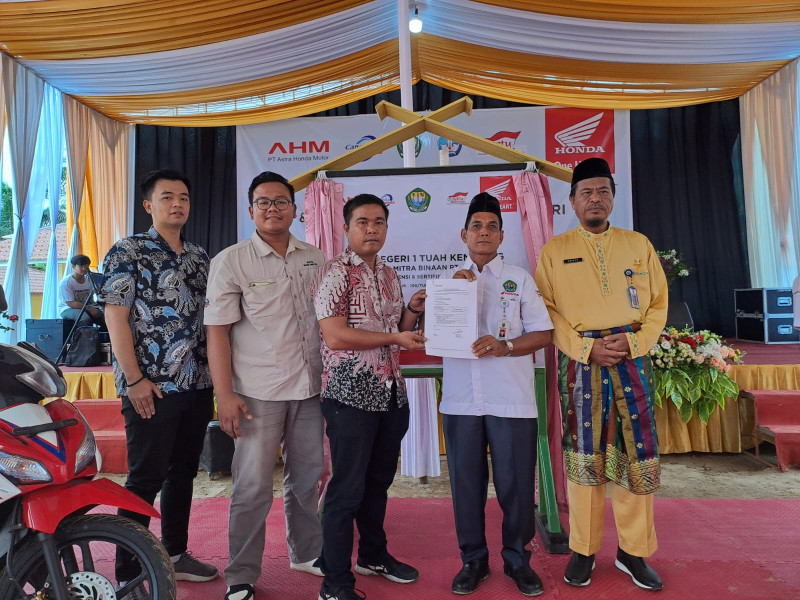 AHM dan CDN Resmikan Tempat Uji Kompetensi, SMKN 1 Tuah Kemuning Dapat 1 Unit Sepeda Motor Honda