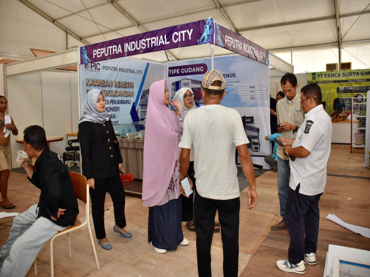 Jelang Pembukaan Kampar Expo 2024, Ricana Djayanti Hambali  Tinjau Persiapan Stan