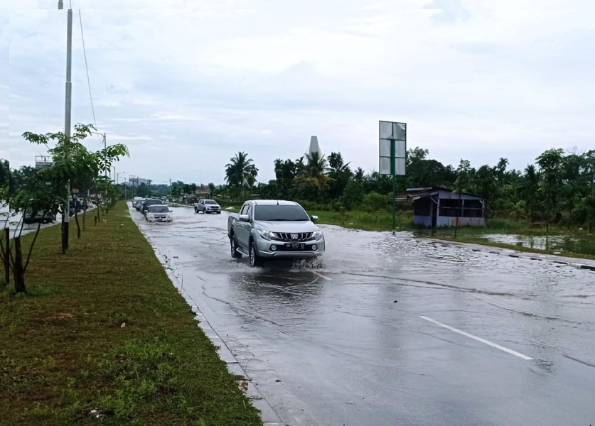 Banjir Pasang di Jalan Jenderal Sudirman  Pekanbaru, Pj Wako: Itu Kewenangan Pemprov Riau