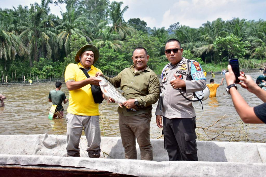 Pemkab Kampar Hadiri Event Ikan Antau Larangan di  Koto Kampar Hulu