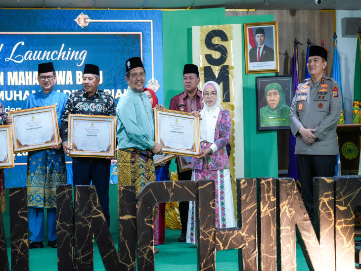 Pemkab Kampar Terima Penghargaan Kepala Daerah Inspiratif dari Universitas Muhammadiyah Riau