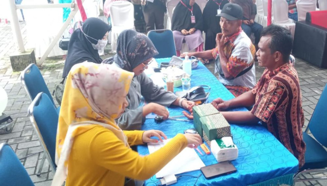 Peringati Hari Kesetiakawanan Sosial Nasional, Kemensos RI Gelar Operasi Katarak Gratis di Riau