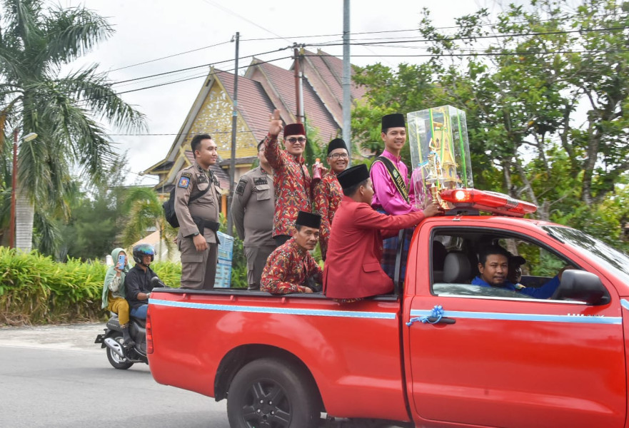 Bawa Pulang Piala Juara Umum MTQ Riau, Kafilah Kabupaten Bengkalis Konvoi Keliling Kota