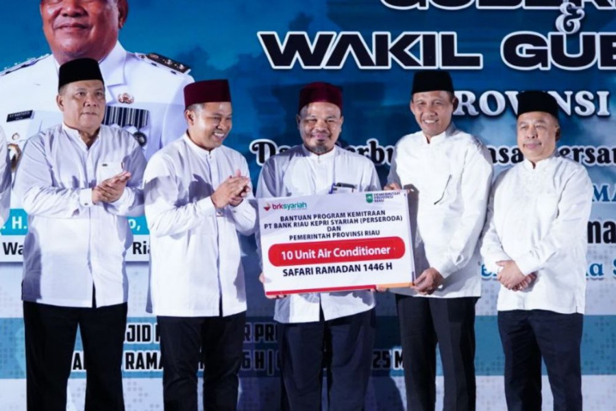 Gubri Abdul Wahid Salurkan Bantuan CSR BRK Syariah, Tingkatkan Kenyamanan Jamaah Beribadah