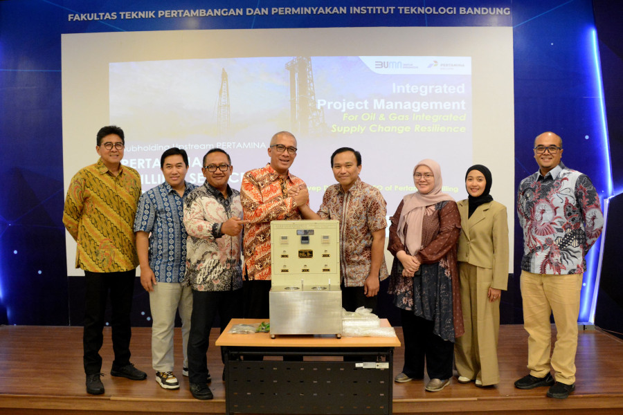 Pertamina Drilling Berikan Alat Bantu Laboratorium ITB