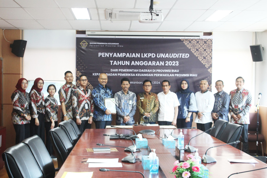 Plt Bupati Asmar Serahkan LKPD Tahun 2023 ke BPK