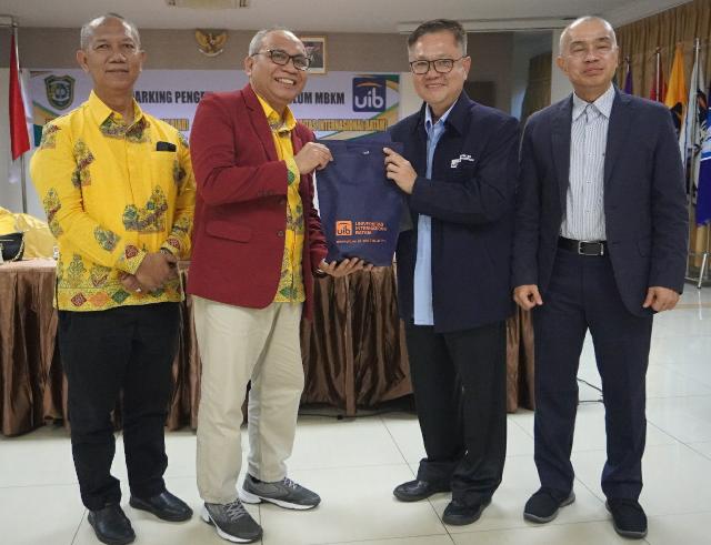 FH UIR dan FH UIB Sepakati Kegiatan Bersama Benchmarking Pengembangan Kurikulum MBKM