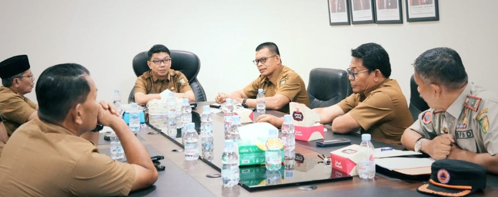 Pimpin Rapat Teknis, Pj Sekda Kuansing Siapkan Langkah Konkret Penanggulangan Banjir di Desa Petapahan