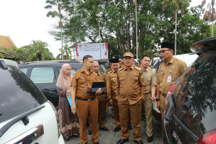 Bupati Herman Lakukan Pemeriksaan Kendaraan Dinas Pemkab Inhil