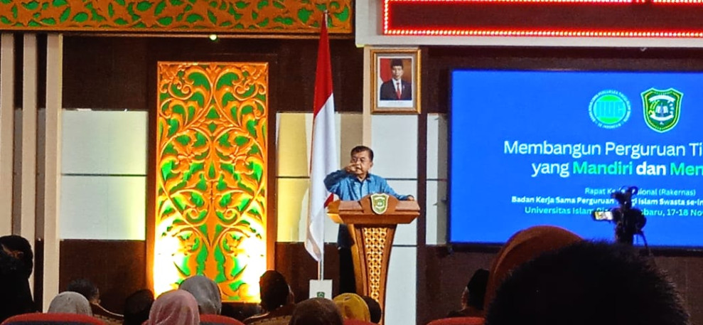 Jusuf Kalla Sampaikan Pidato Inspiratif Seni Berbisnisnya pada Rakernas BKSPTIS se-Indonesia di Kampus UIR
