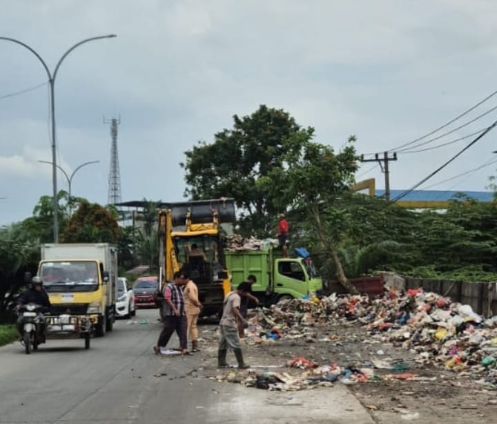 DLHK Pekanbaru Minta PT EPP Bekerja Ekstra Bersihkan TPS dari Sampah