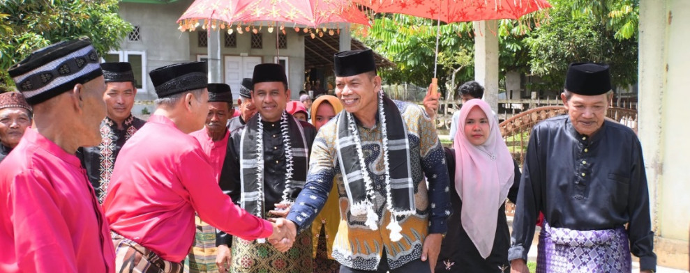 Bupati Kuansing Hadiri Pengukuhan Datuk Penghulu Suku Tigo Kampung