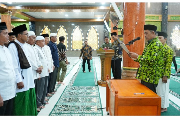 Kukuhkan PC DMI Reteh, Pj.Bupati Inhil Herman Harapkan Generasi Muda Turut Makmurkan Mesjid