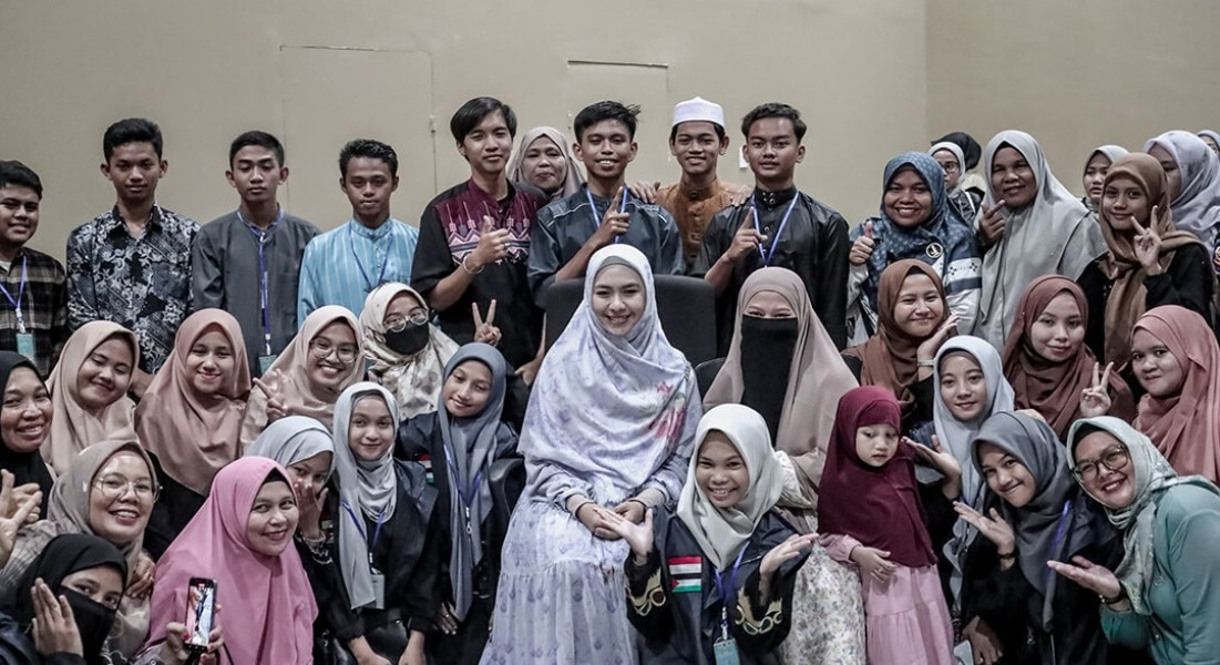 Sapa Jema'ah Kota Dumai, Ustadzah Oki Berikan Santapan Rohani di DIC