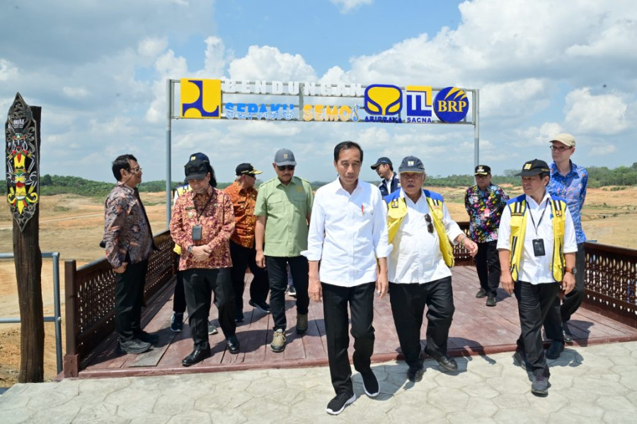Presiden Jokowi Lakukan Pengisian Awal Bendungan Sepaku Semoi