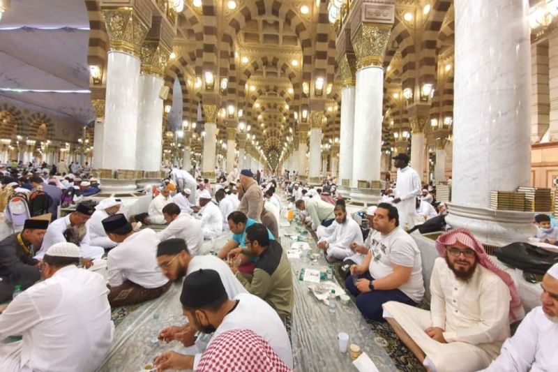Arab Saudi Melarang Buka Puasa di Masjid-Masjid