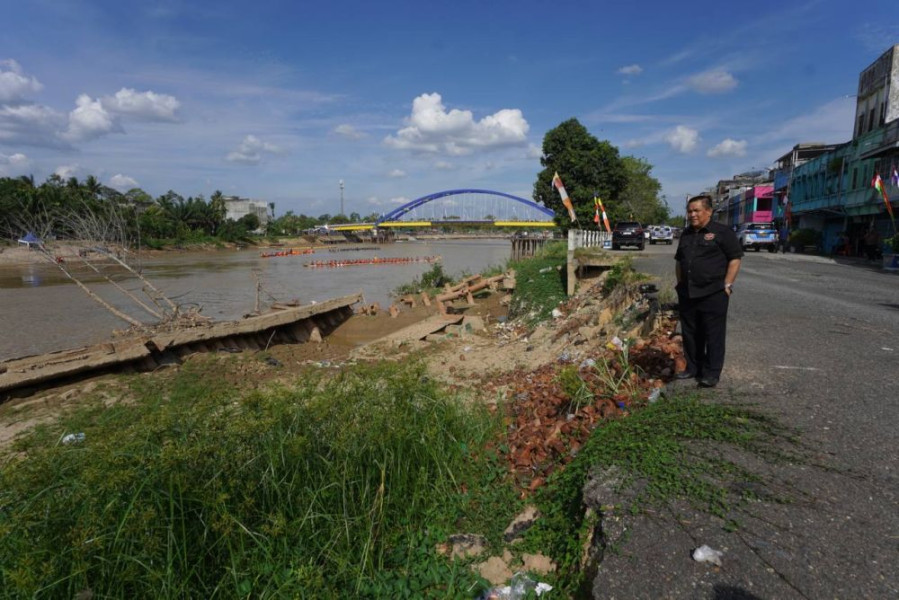 Tinjau Longsor di Inhu, Ini Cara Cepat Pj Gubri Mengatasinya