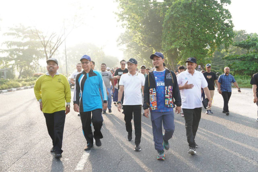 Ribuan Masyarakat Semarakkan Jalan Sehat Milad UMRI ke 17