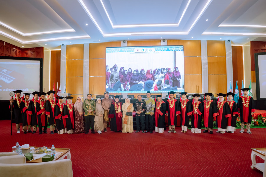 Universitas Abdurrab dan STEI Iqra Annisa Wisuda 295 Mahasiswa