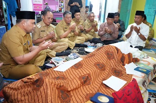 Pj Bupati Melayat ke Rumah Duka Pensiunan ASN Inspektorat Inhil