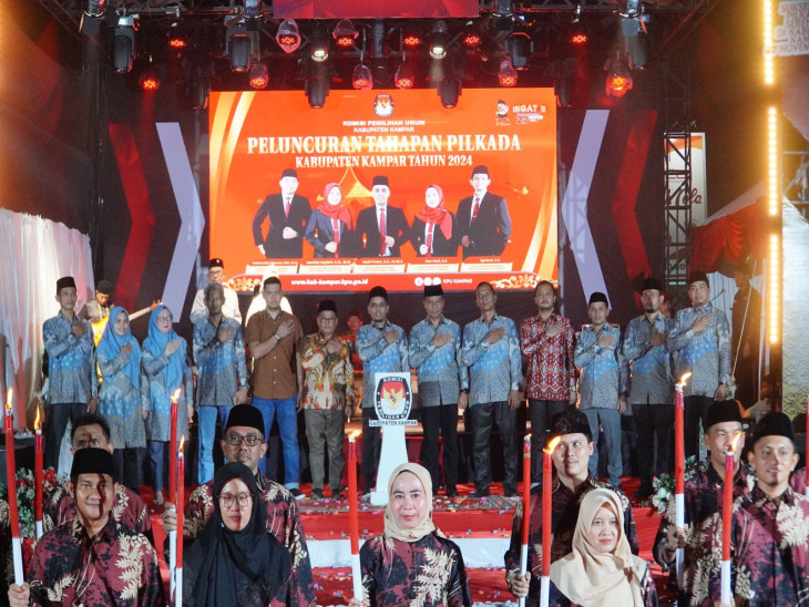 Dihibur Dewi KDI, Masyarakat Padati Lapangan Mardeka Saat Peluncuran Tahapan Pilkada 2024