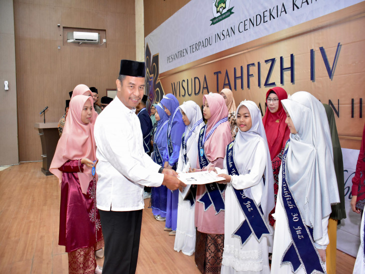 Pj Sekda Hadiri Wisuda Tahfiz Insan Cendikia Kampar