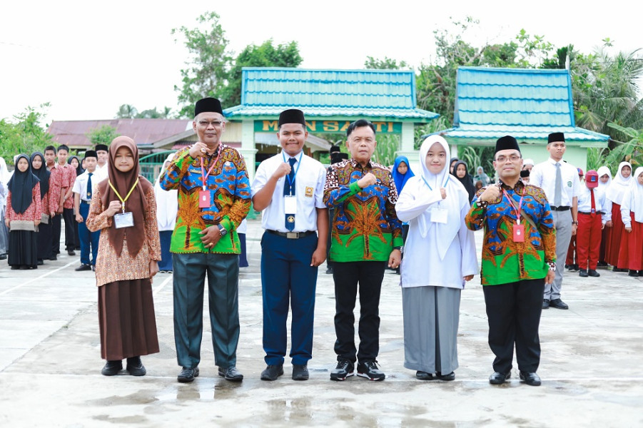 Bupati Asmar Pimpin Apel Pembukaan Kompetisi Sains Madrasah