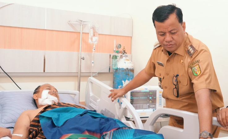 Bupati Suhardiman Kunjungi Anggota Polri yang Mengalami Kecelakaan Paramotor