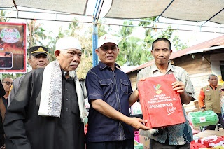Pemkab Inhil Serahkan Bantuan kepada Korban Kebakaran di Sungai Batang