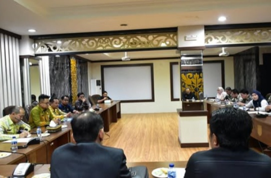 Komisi I Rapat Bersama Kadiskes, Asisten I dan BKP-SDM Pekanbaru
