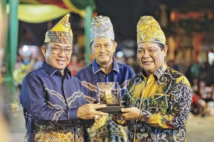 Momentum Aroh Ganal, Bupati Wardan Harapkan Kerja Sama Investasi Inhil dan Kalsel Dapat Terjalin