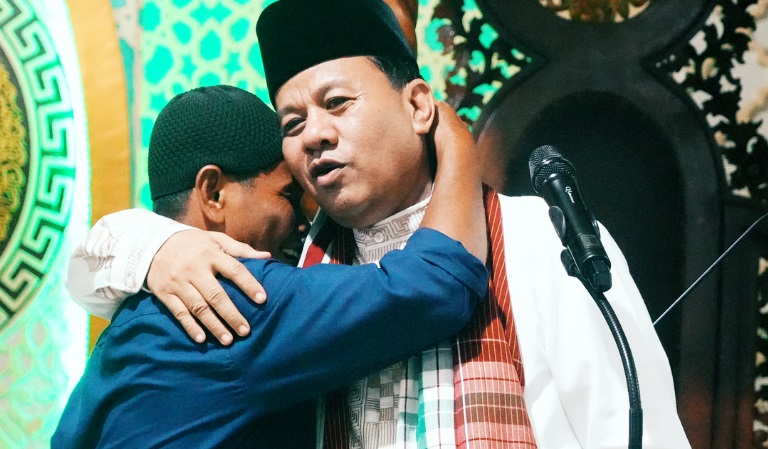Pemkab Kuansing Berangkatkan Umrah Seorang Ahli Bidal