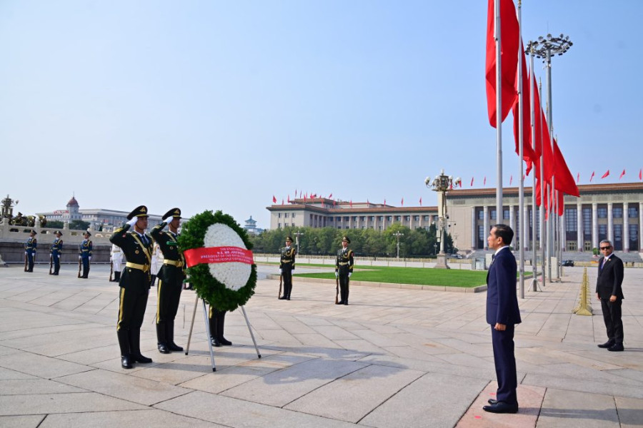 Presiden Jokowi Kunjungi Monumen Pahlawan Rakyat di Beijing