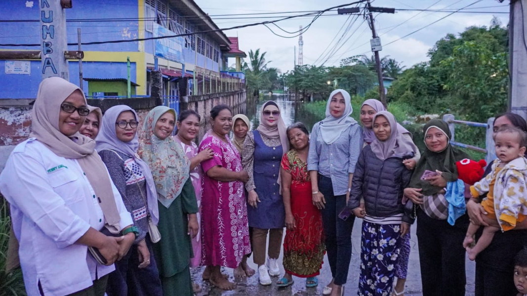 Caleg DPR RI Nomor Urut 1 dari PKB, Iyeth Bustami Sambangi Korban Banjir di Pekanbaru