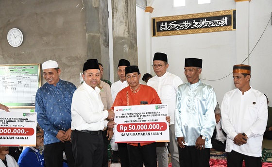 Diserahkan oleh Gubri, BRK Syariah Salurkan Dana CSR di Dua Masjid di Inhil