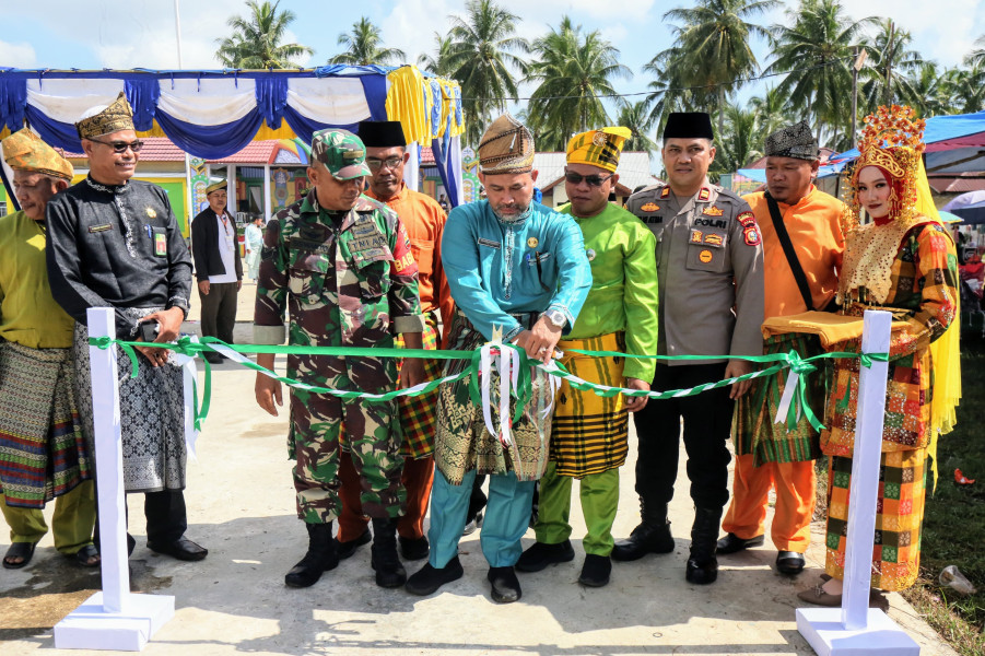 Pawai Ta’aruf Dan Bazar MTQ Ke-14 Tahun 2024 Tingkat Kecamatan Pulau Burung Resmi Dibuka