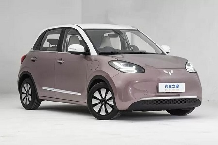 Wuling Berikan Mobil Listrik Tipe BinguoEV Garansi Seumur Hidup