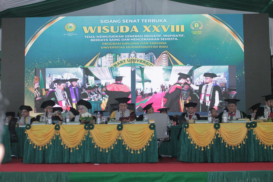 Wamen Fajar Riza Paparkan Orasi Pendidikan dalam Wisuda ke 28 UMRI