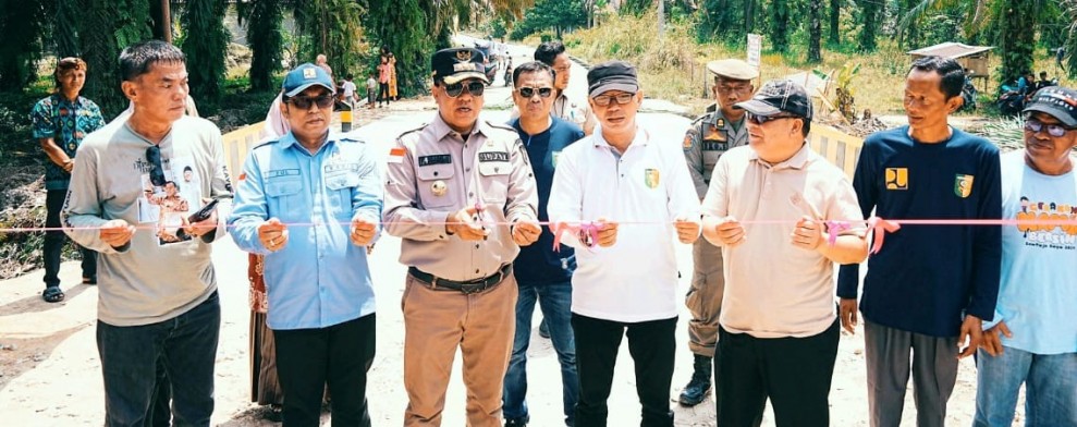 Bupati Kuansing Resmikan Jembatan Desa Geringging Baru
